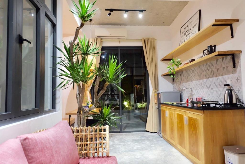URI HOUSE, 1-2 BR tourism apt, 5&#8242; walk Dragon Bridge