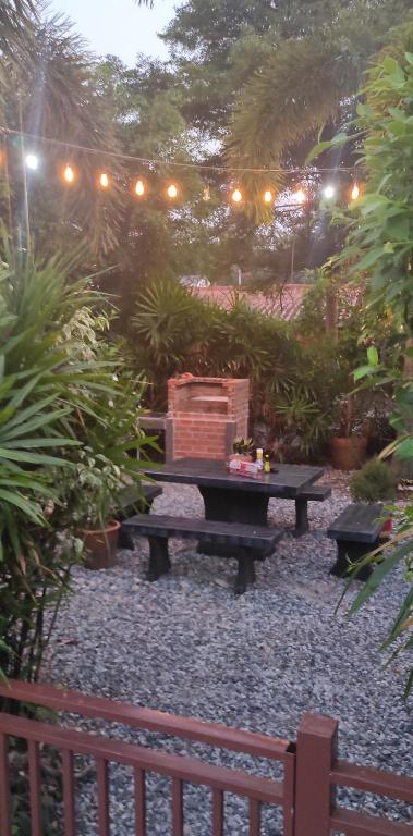 Daisy's 2 bedroom family home for up to 5 guests with garden &amp; BBQ — Hotel in Ko Samet