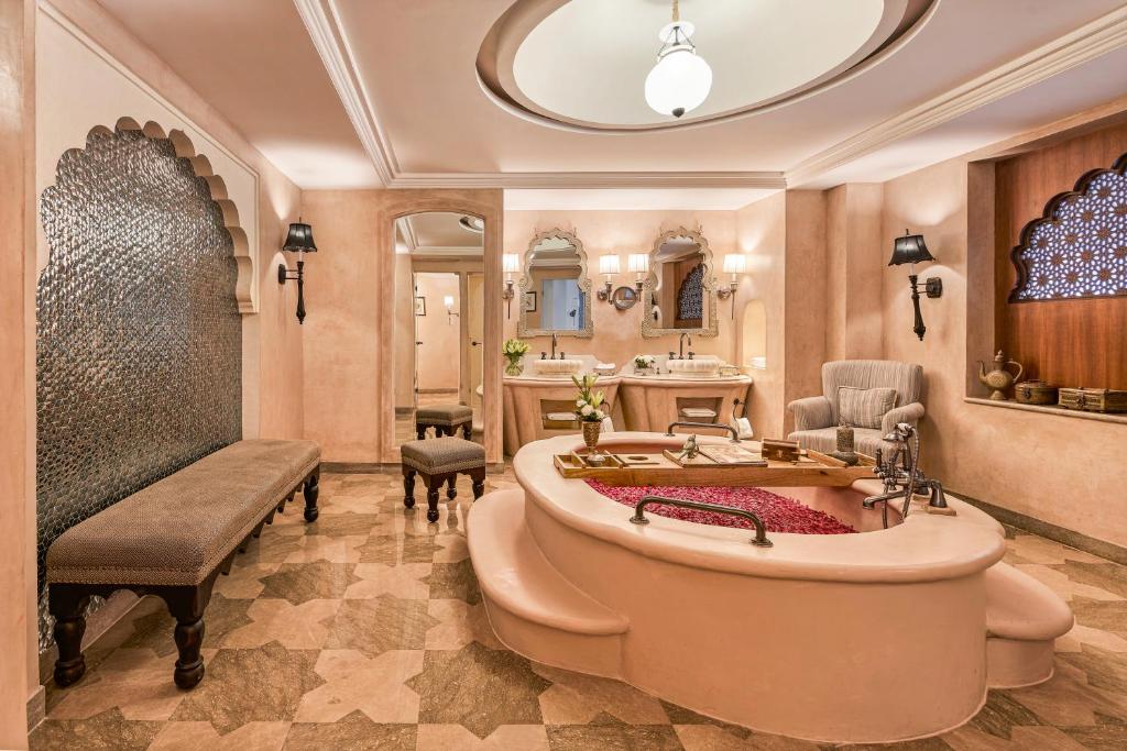 Bathroom, Fairmont Jaipur Hotel in Jaipur