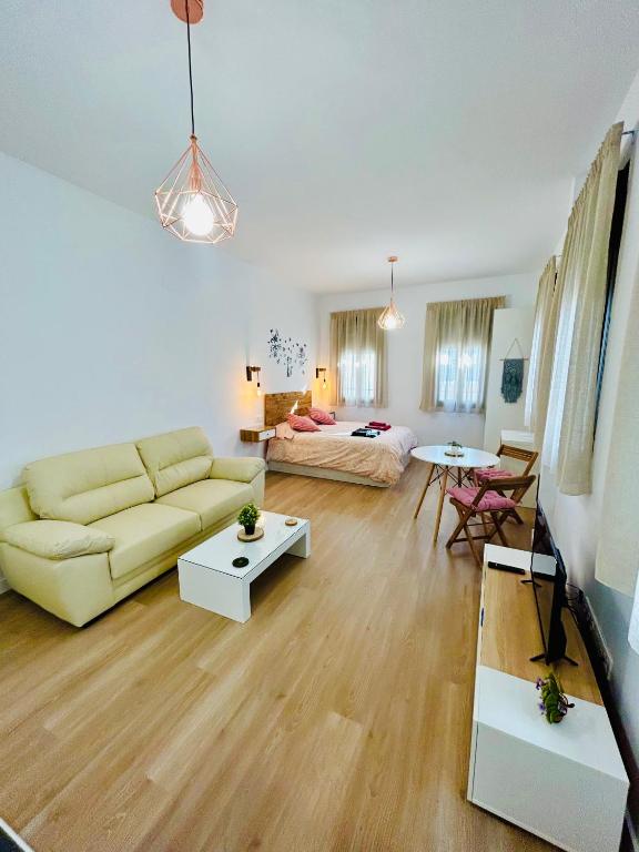Coqueto apartamento céntrico con piscina - 2