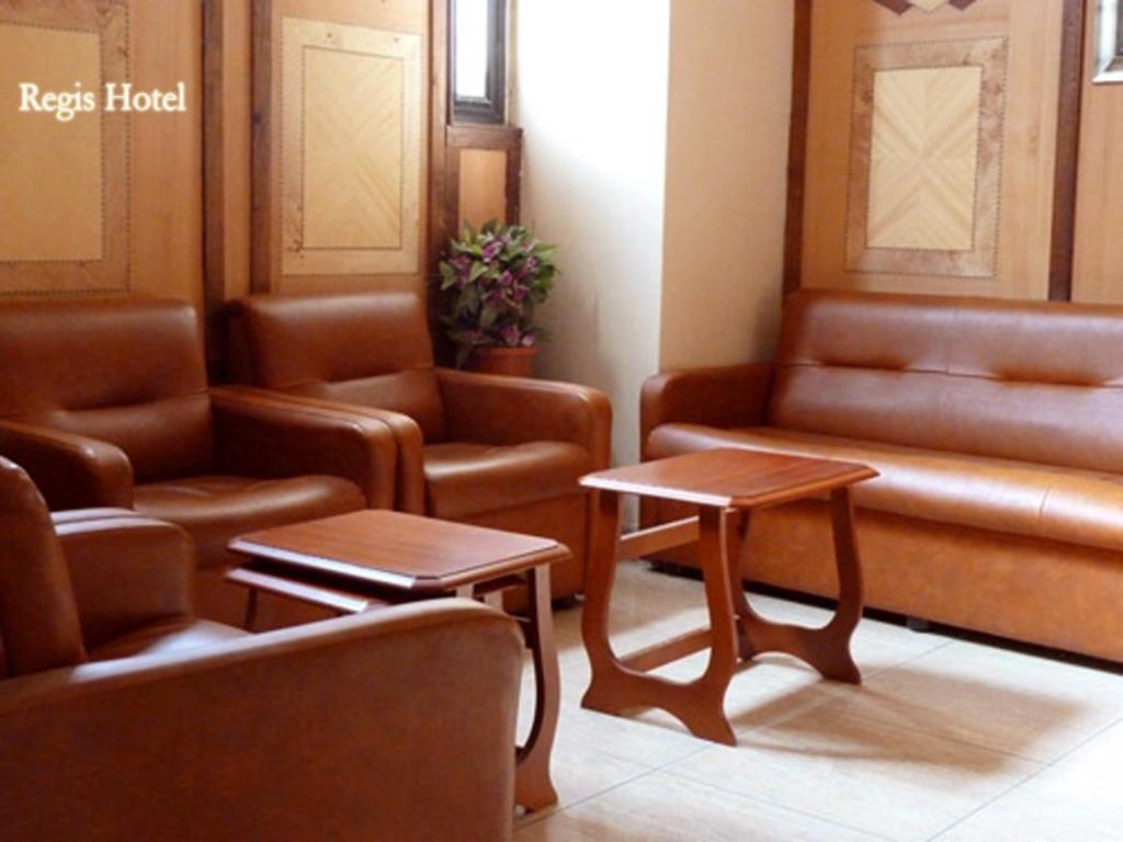 Lobby, Regis Hotel in Beirut