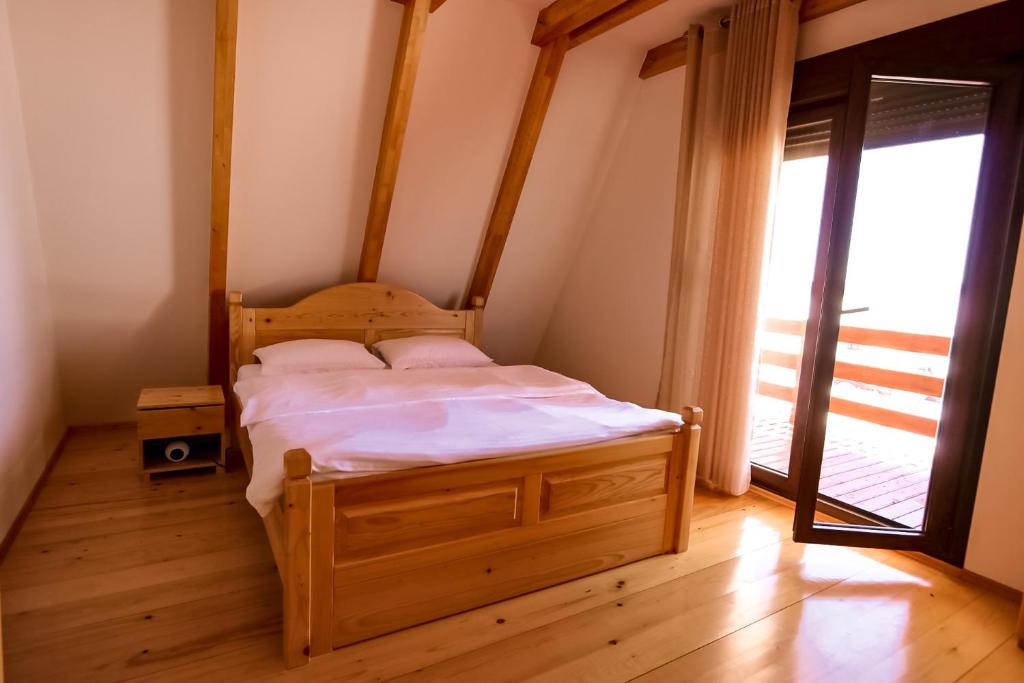 HILL VIEW Chalets - 4