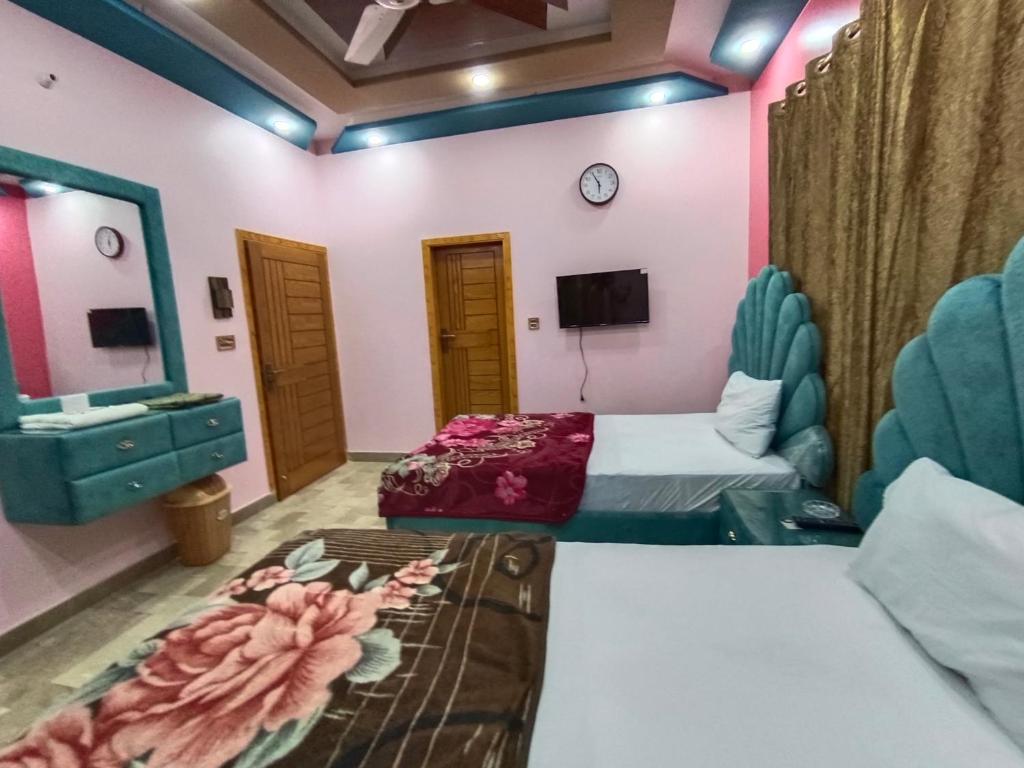 Shared lounge/TV area