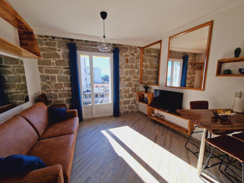 Incroyable T2 plein de charme avec balcon vue mer à l'entrée d'Ajaccio - 2