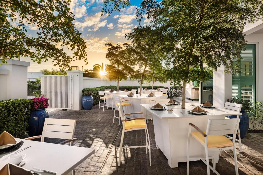 Restaurant, The Oasis at Grace Bay in Providenciales