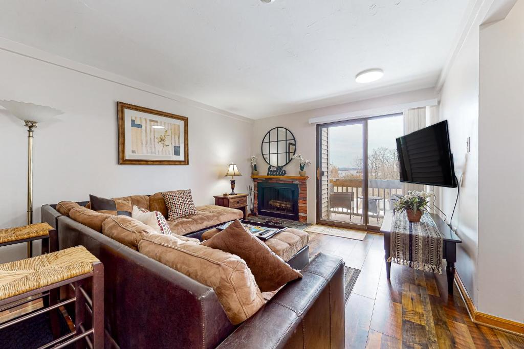 Lakeside Delight, unit 423, Laconia