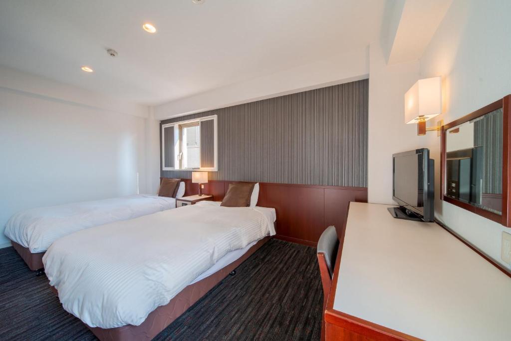 Shared lounge/TV area