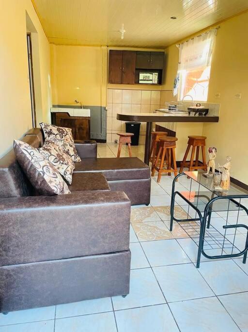 A 5 minutos del aeropuerto, Apartment Alajuela