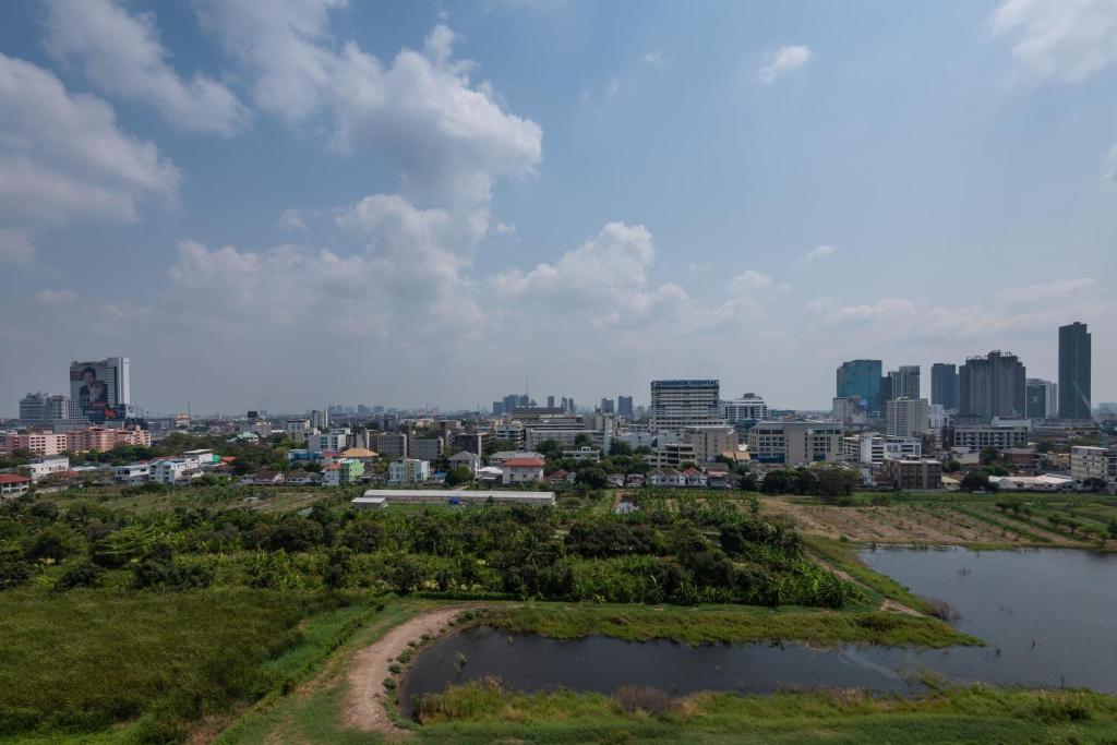 สภาพแวดล้อมโดยรอบ