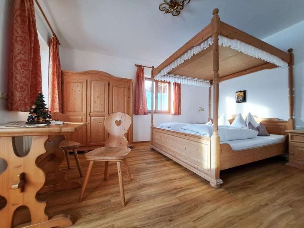 Landhaus Sabine — Hotel in Hippach