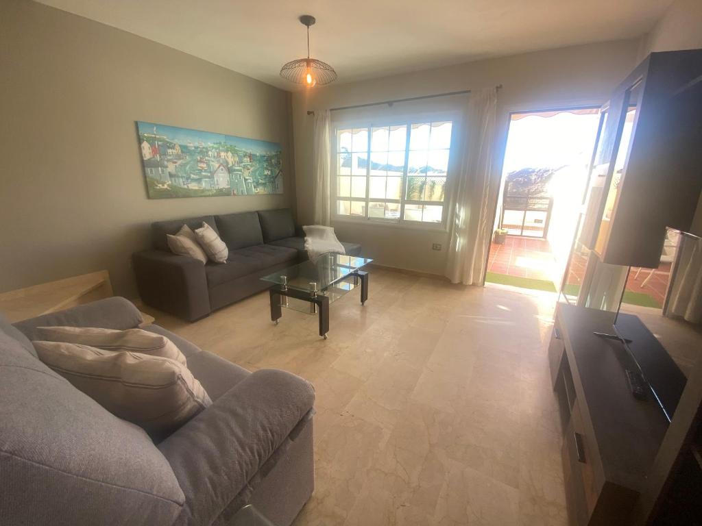 New renovated family home above swimming pool - 2