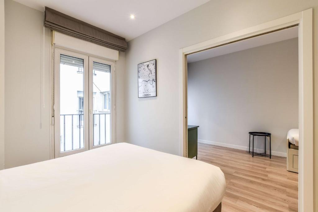 Apartment next to Gran Via- Madrid Center photo
