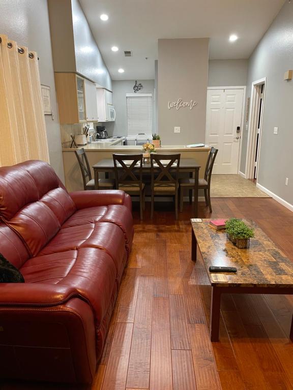 Penthouse suite at Holiday Hills Book today, Branson