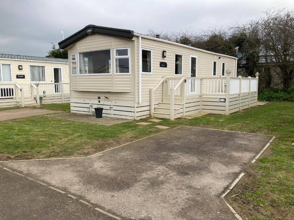 Birchington Vale Caravan Holiday Park - pet-friendly stay