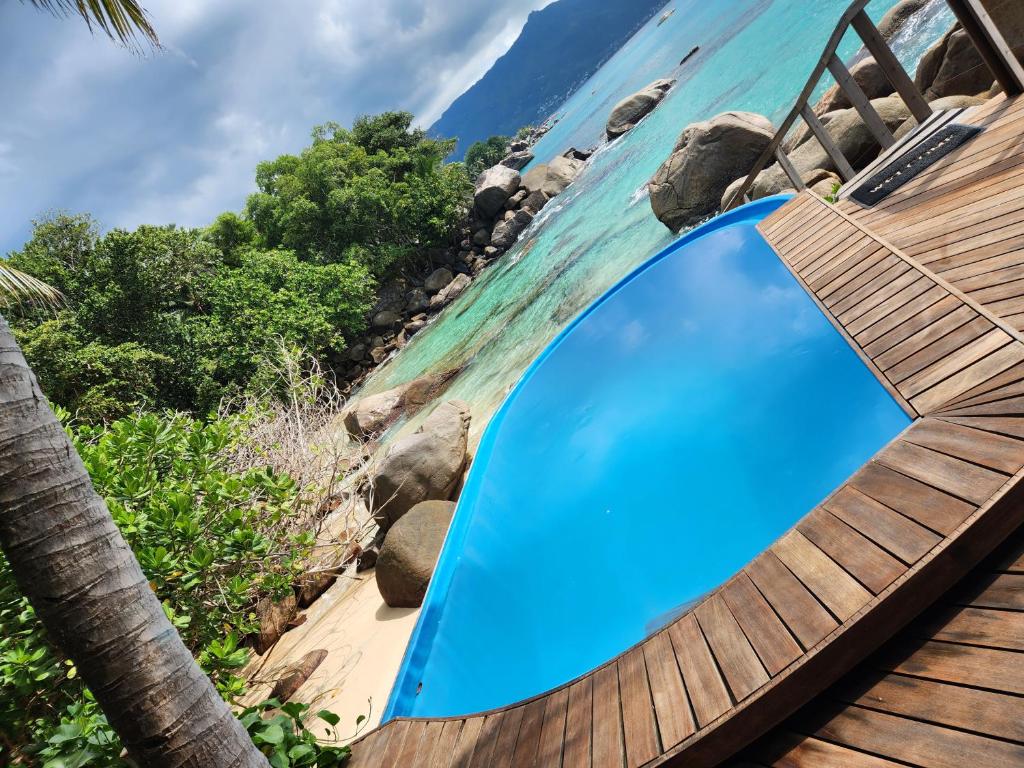 Marquise & Infinity villas, Glacis