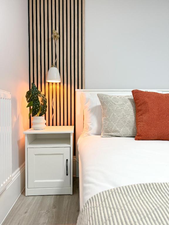 The Bohemian Basement, Kent