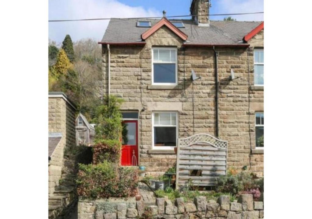 Gorgeous 3 bed house in Matlock + Garden 'lookout' photo 6