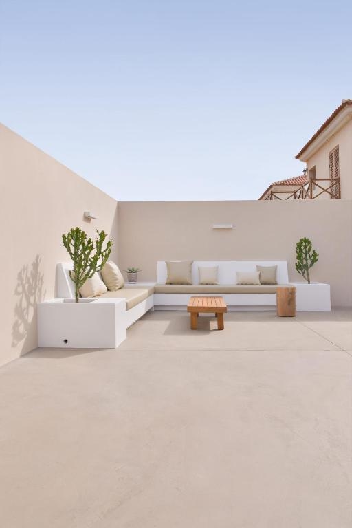MareTerra - Designer Villa & Peaceful Retreat- Pool- BBQ-Beach at 10 minutes - 2