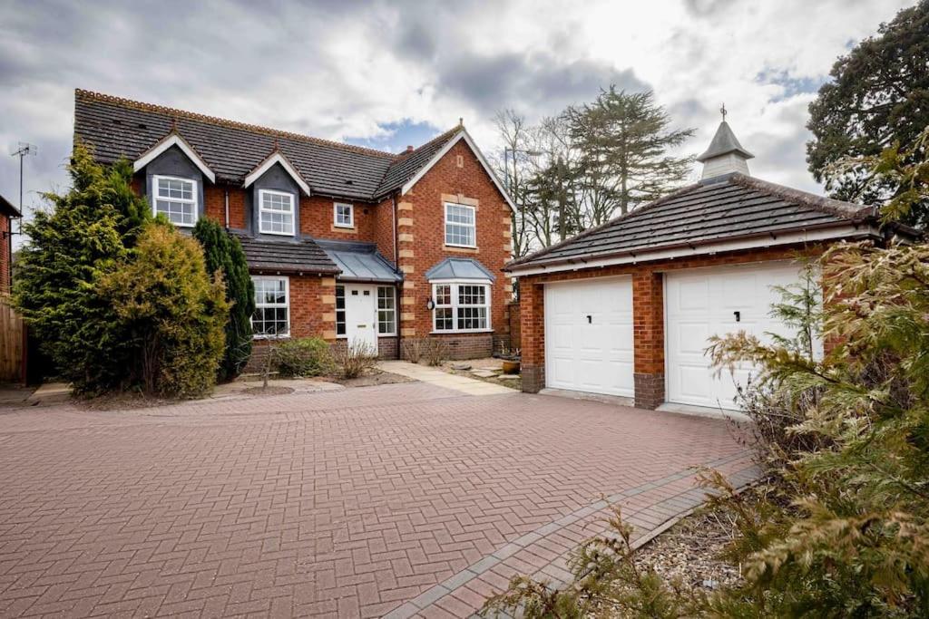Spacious house in quiet cul-de-sac near to Hospital, Shrewsbury