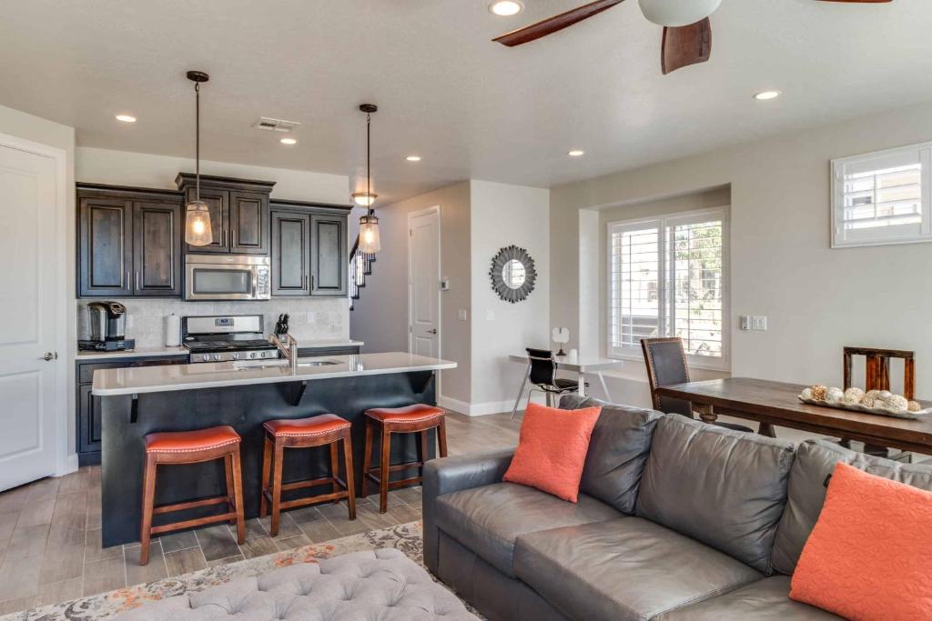 Escape to St, George townhouse