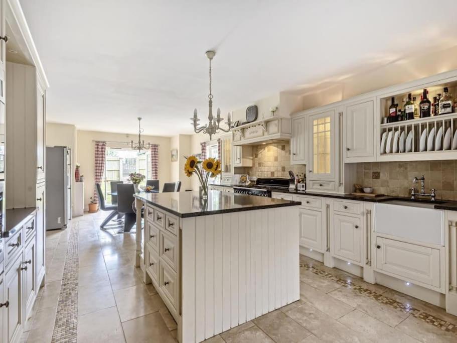 Large coastal cottage,with private indoor pool, hut tub on the Jurassic coast photo 3