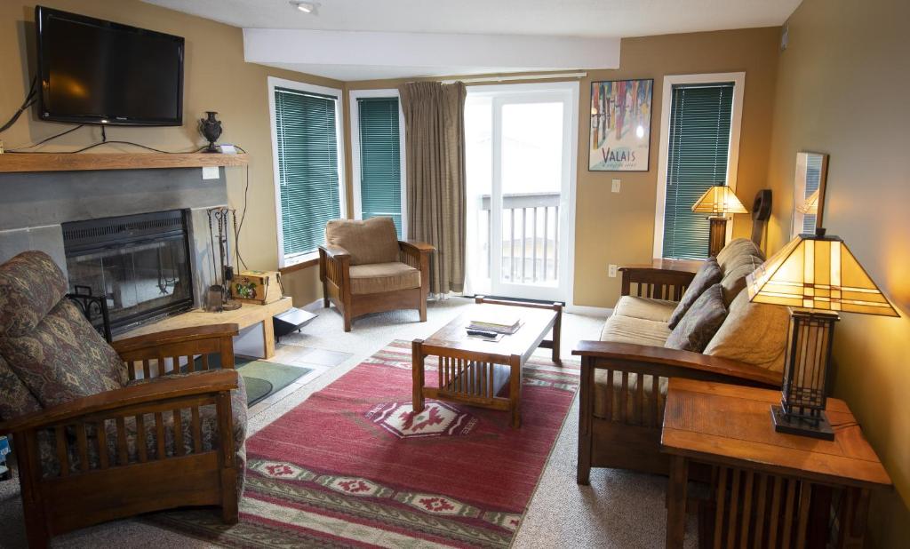 1Br Ski-in, Ski-out With King Bed- Okemo Mtn Lodge condo, Ludlow