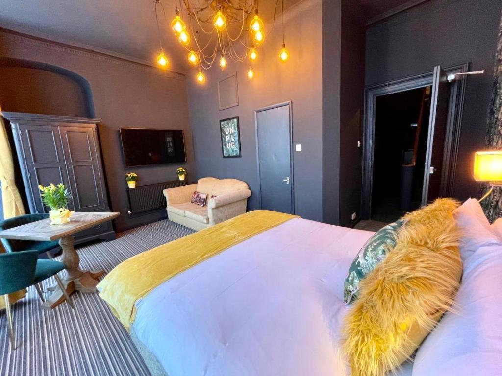 Brighton Beach Apartments & Hot Tubs photo