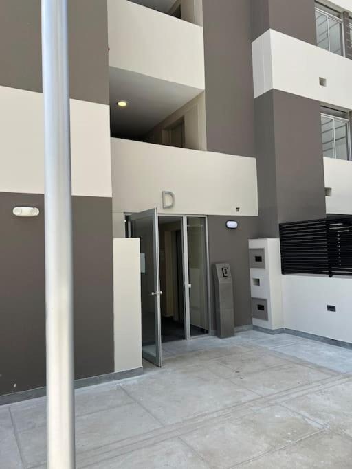 Moderno Apartamento en Condominio Alto Venezuela - 2