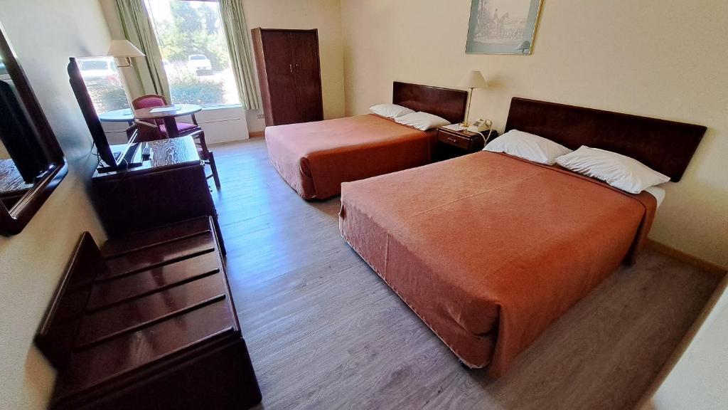 Hotel Diego de Almagro Los Angeles photo