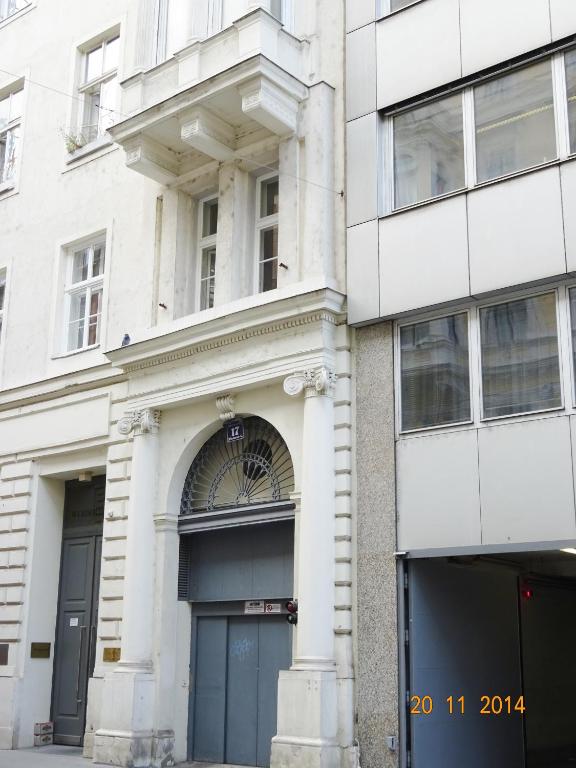 GoVienna Luxury Oldtown Apartment photo