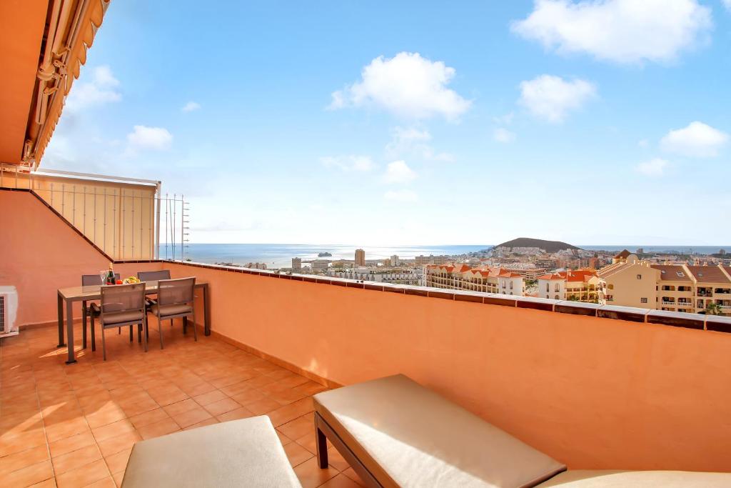 TOP FLOOR, Sea View, Huge Terrace, Heated Pool, Garage - 2