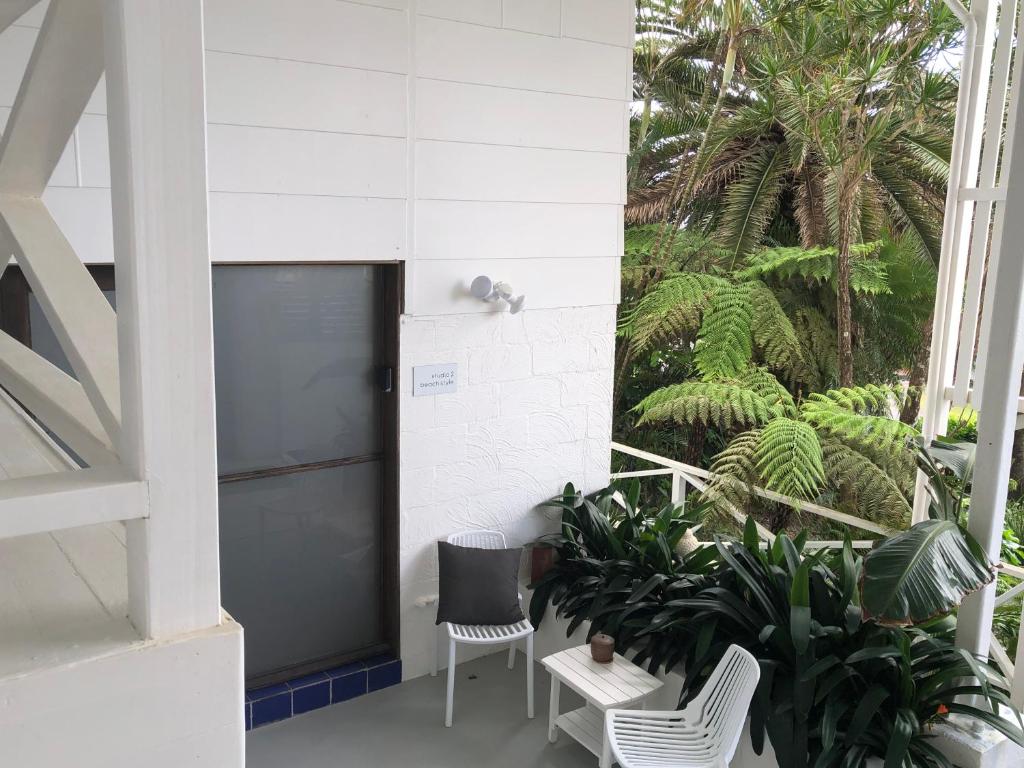 Shorebreak Studio Apartments photo