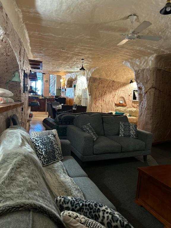Dinky Di's Dugout — Hotel in Coober Pedy