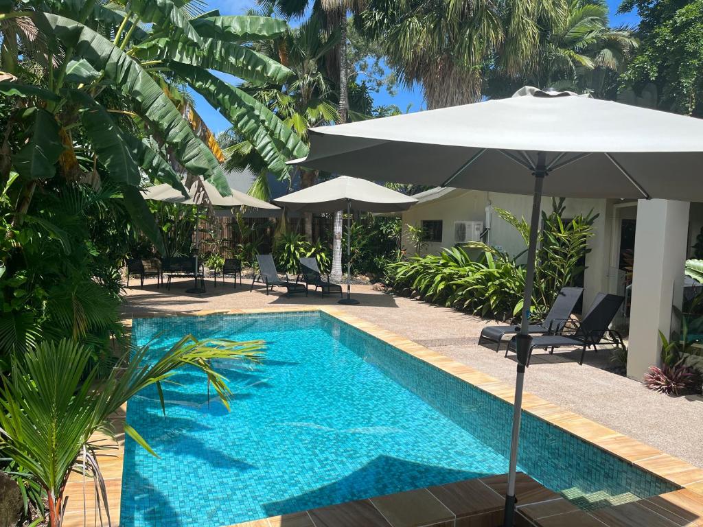 Talpa Tropix- 5 min stroll to beach — Hotel in Cairns