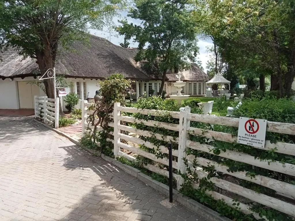 Thatch Haven Guesthouse, hotel in Mahikeng