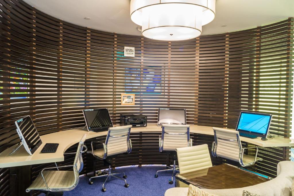 Ambassador Transit Lounge Terminal 3 photo