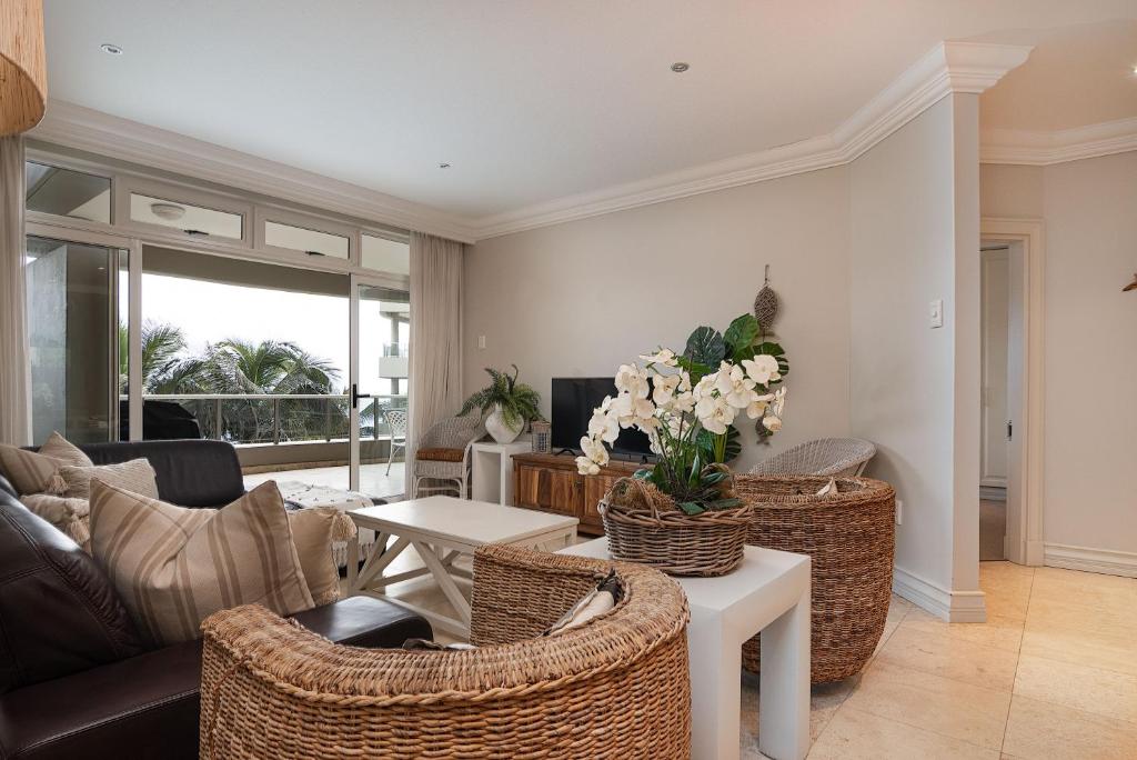 Ballito Manor View 304 - With Generator, Ballito