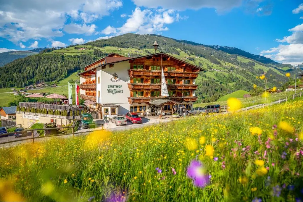 Alpen Wohlfühlhotel Dörflwirt, hotel in Hainzenberg
