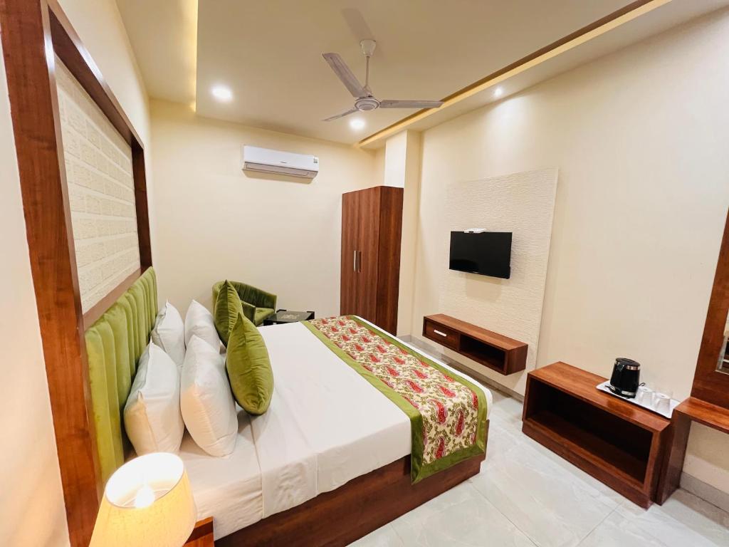 Hotel The Orchid Tree photo