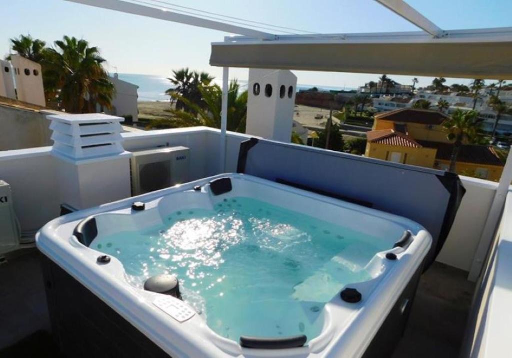 DUPLEX NOSY BE vue sur mer avec solarium et jacuzzi, Orihuela