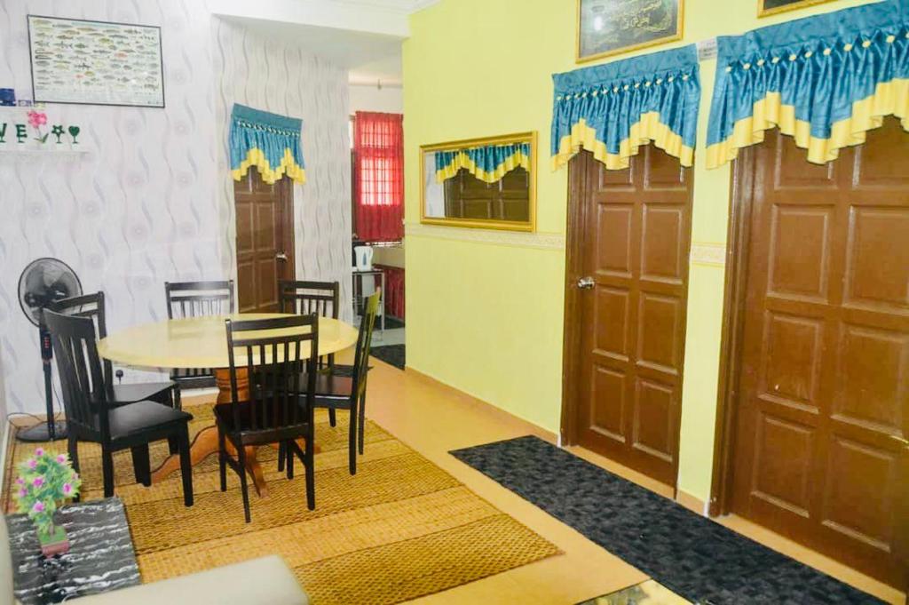 Maison avec 3&nbsp;chambre(s) de 112&nbsp;m² et 2&nbsp;salle(s) de bains privée(s) à Ketereh (Niks Homestay Kok Lanas)