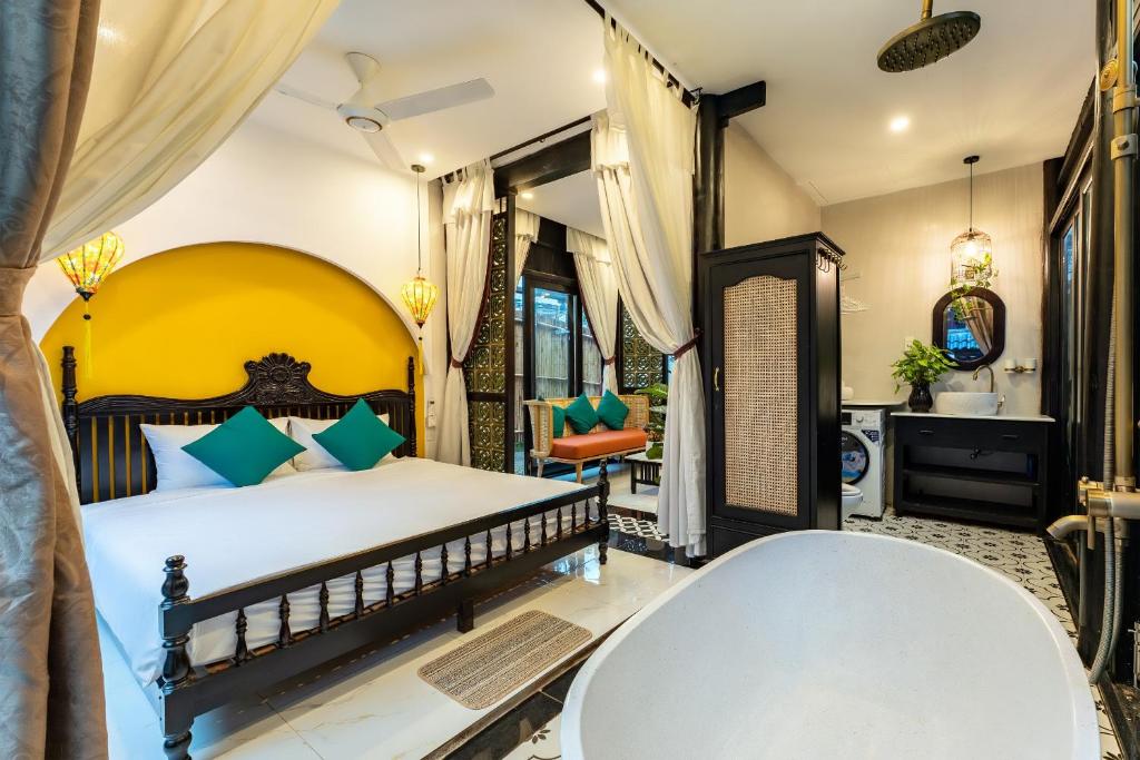 Hoi An Oasis Rosie Villa - 1 Bedroom with Private Pool and Garden View, Local Hoi An Decor