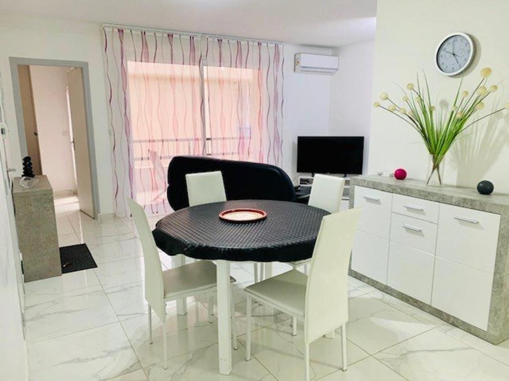 Appart T3 rénové avec climatisation, terrasse, wifi, ascenseur et parking à 2 min des thermes - 2