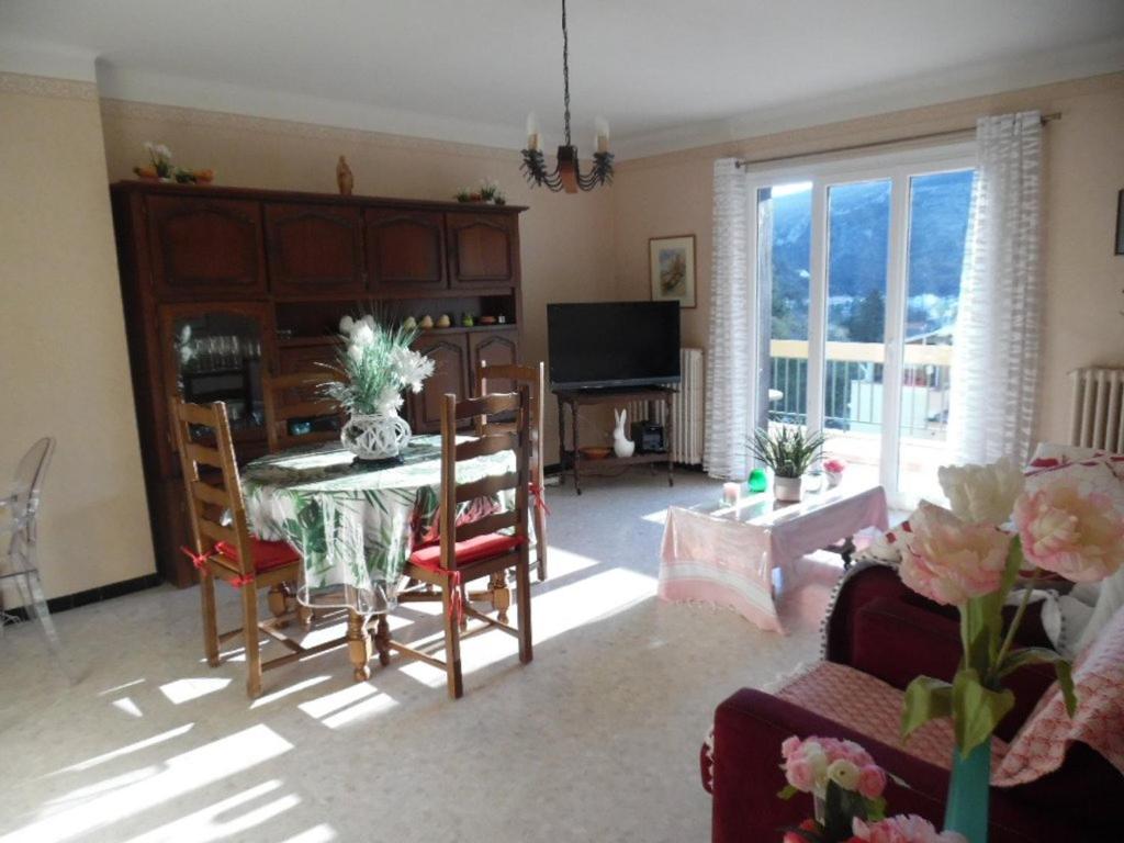 Charmant F2 à Amélie-les-Bains avec terrasse, parking et Wi-Fi, proche thermes et centre-ville - 1