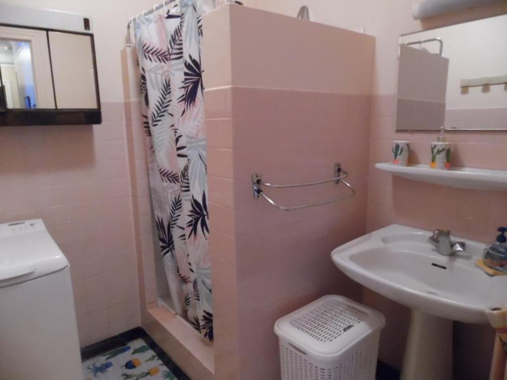 Charmant F2 à Amélie-les-Bains avec terrasse, parking et Wi-Fi, proche thermes et centre-ville - 5