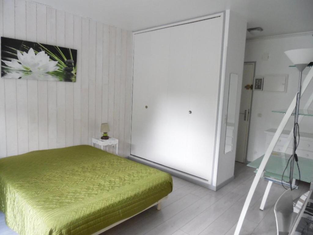 Studio lumineux avec balcon et terrasse, animaux admis, parking sécurisé, proche des thermes - 2