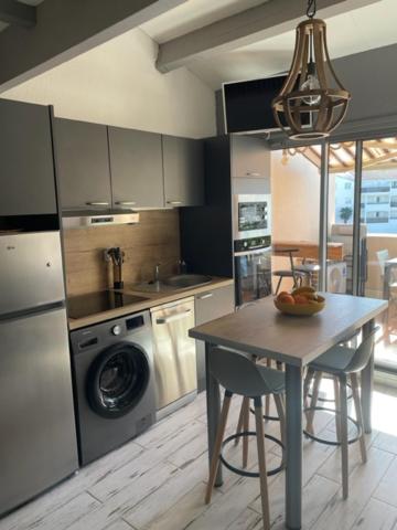 HAMEAU DES CAPELLANS Duplex avec superbe vue marina piscine wifi gratuit parking gratuit - 2