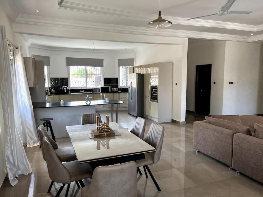 Laffie House, Sukuta