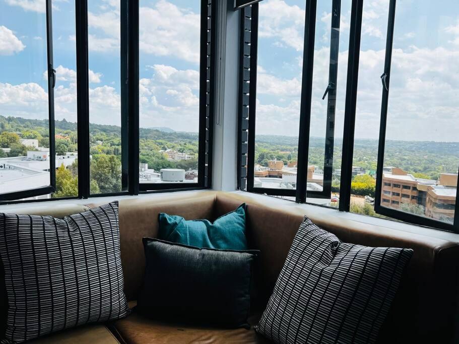 Apartment 4023-stunning views in Sandton, Johannesburg