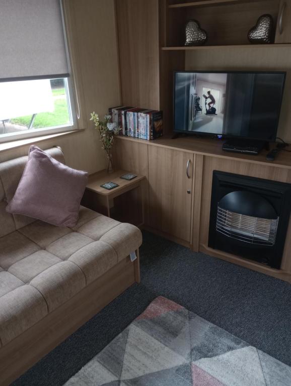 A22 is a 3 bedroom, 8 berth caravan close to the beach on Whitehouse Leisure Park, Towyn, Abergele,  photo